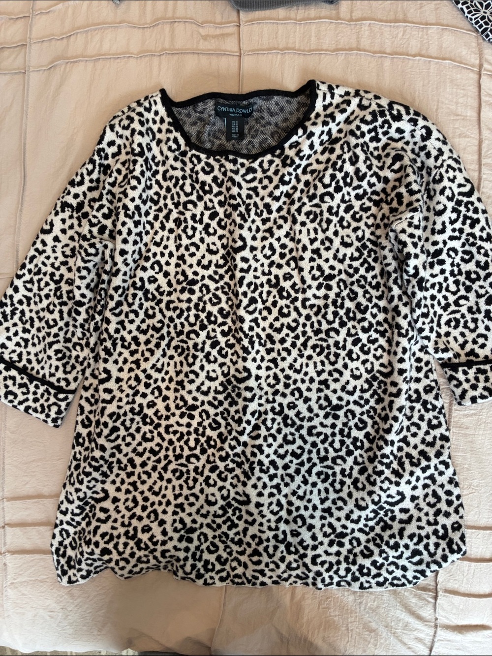 Cynthia Rowley Black & Cream Leopard-Print Scoop Neck Tunic